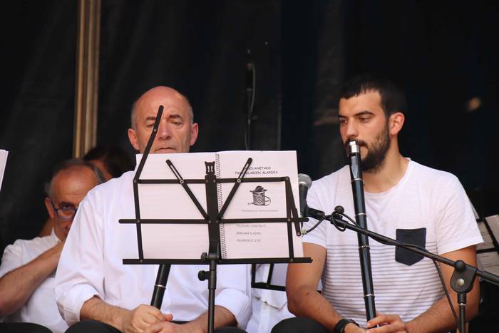 Musikak eta dantzak jantzi d 31 1531659131776