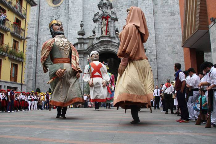 Santuek eta dantzariek poztu 23 1498312306924