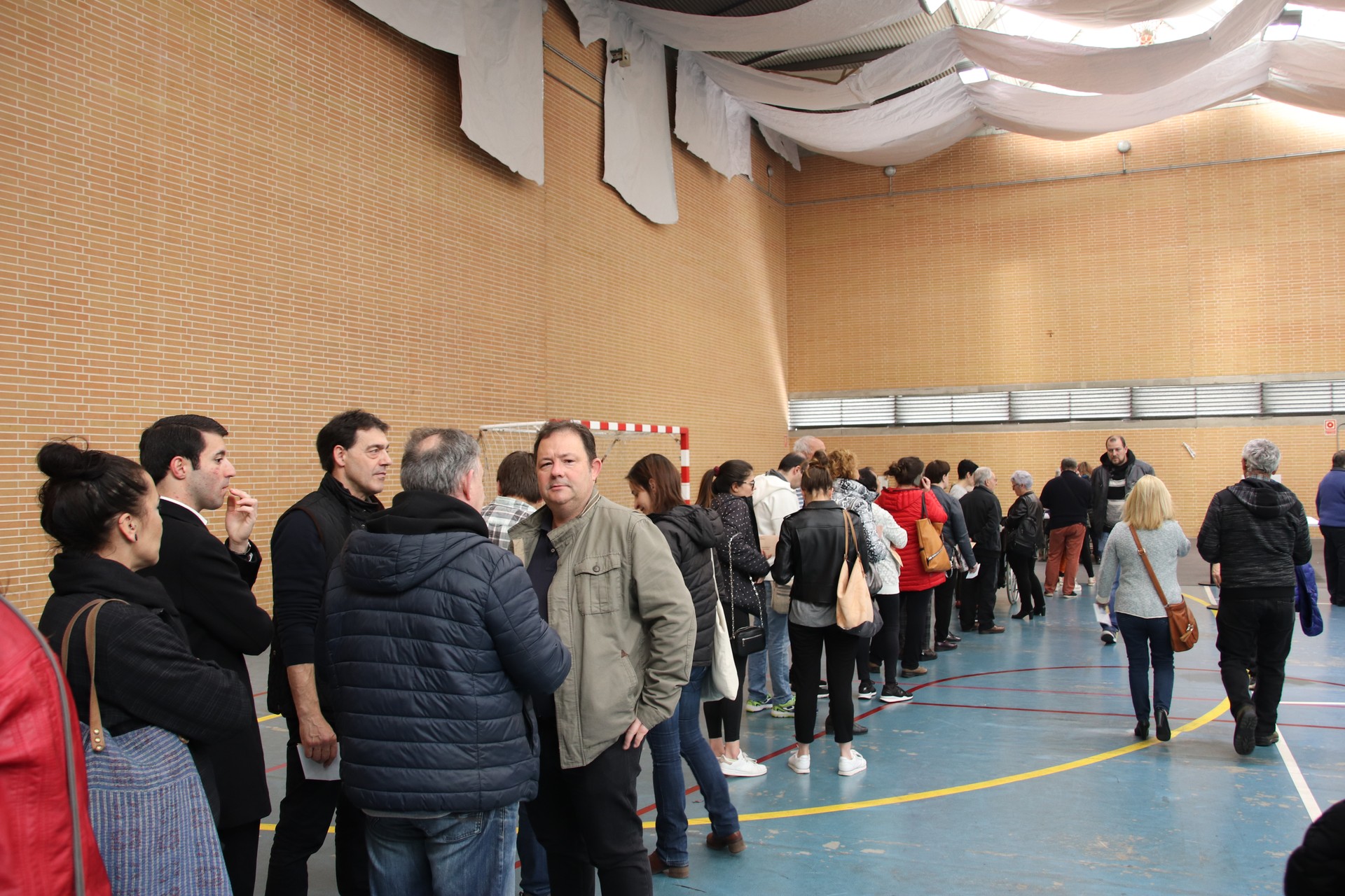 Hauteskundeetako lehen datu ofizialak, 18:00etako parte hartzea