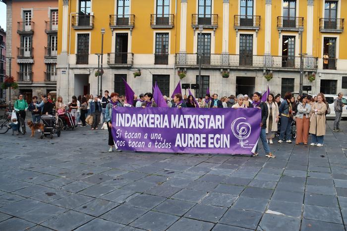 Tolosako Erraldoi eta Buruhandien Konpartsak azken sexu erasoak gaitzetsi ditu