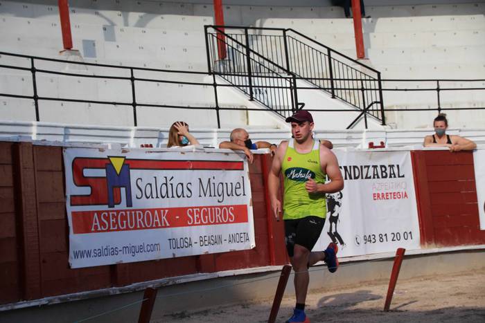 Izetatarrek jantzi dute txap 74 1624130538431