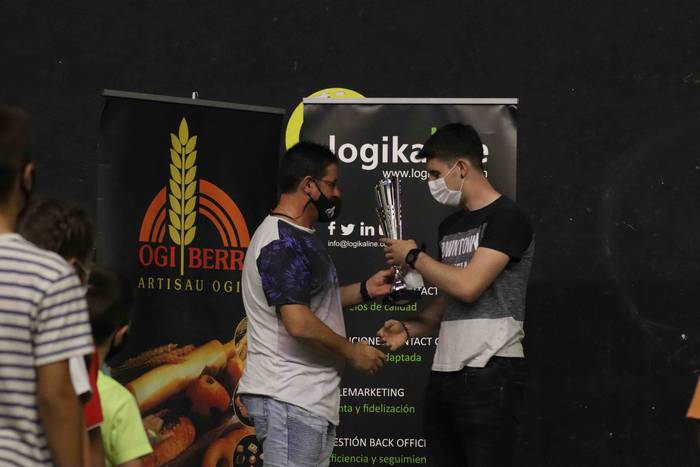 Txapelak jantzi dituzte Amez 21 1632682647246