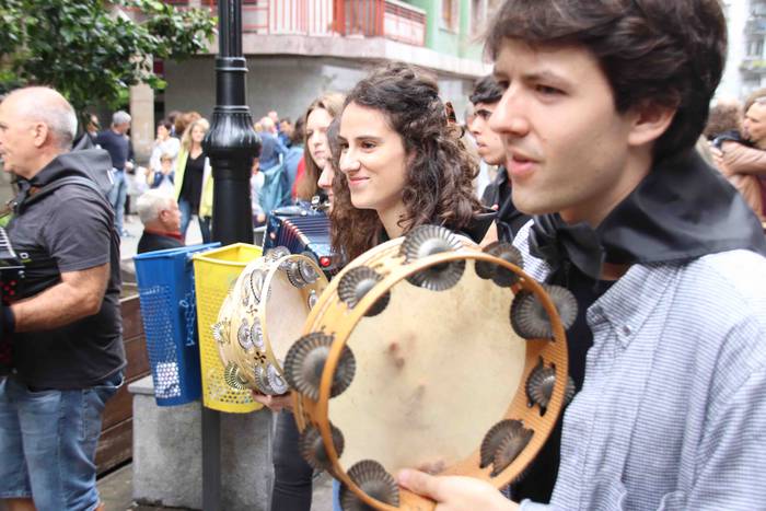 Hauspoa trikitiari 38 1570286808512