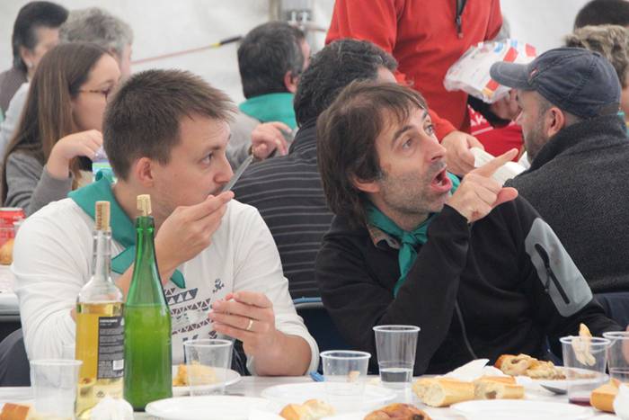 Bazkaria, dantzatu eta abest 12 1508689151990