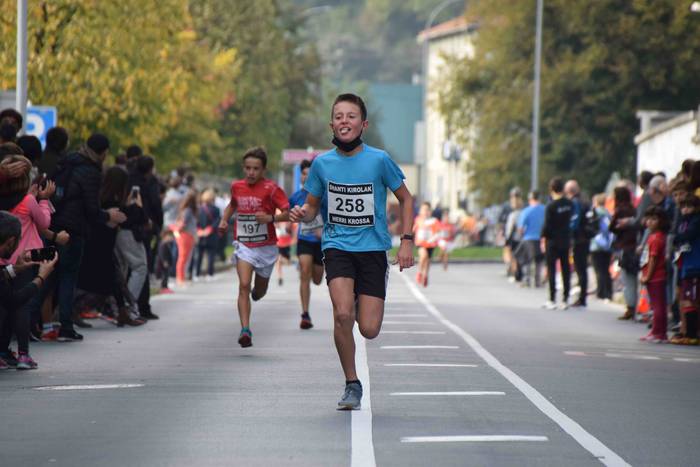 Gozatu egin dute txikienek S 48 1634039497097