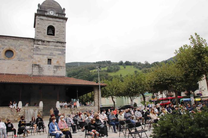 Aulki hutsak ekitaldia Irura 19 1632920812929