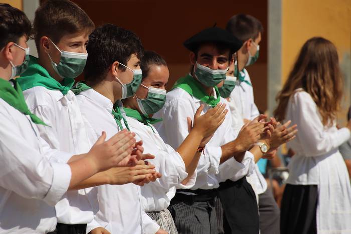 Berriro ere elkarri eskutik  38 1632576979867