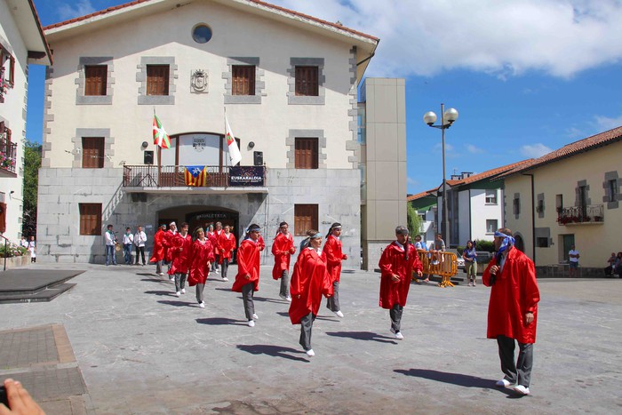 Emakumeak Adunako Axeri-dantzan, lehen aldiz - 55