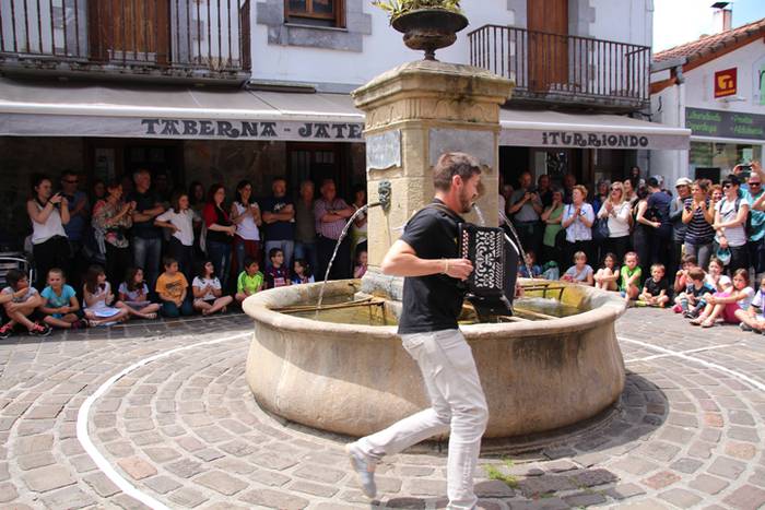 Muskerraren eguna Asteasun 79 1495373703086