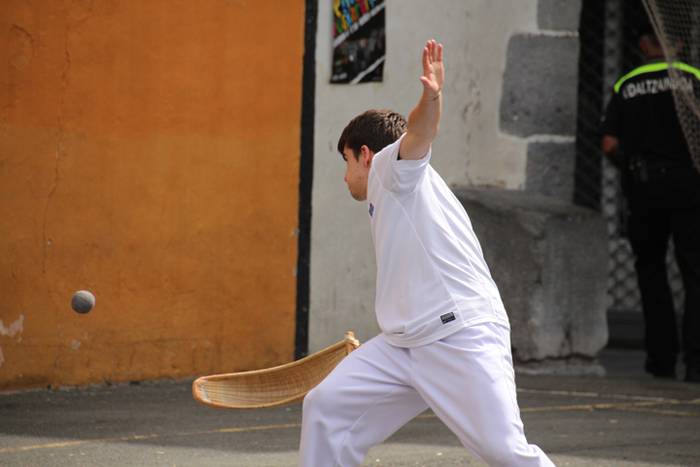 Behar Zana 70. urteurrena errebotea 15 1465127724763