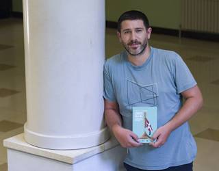 «Ez da hil kanpaiak jotzeko liburu bat: esnatzeko kanpaiak jotzeko helburua dauka»