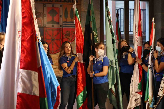 Tolosa urdinez jantzi da 3 1632073491040