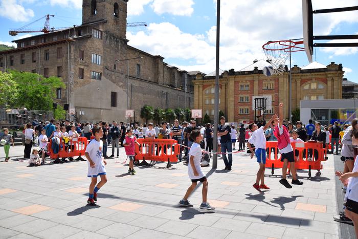 Alondegi plazari estalpea jartzeko lanak hasiko dituzte aste honetan