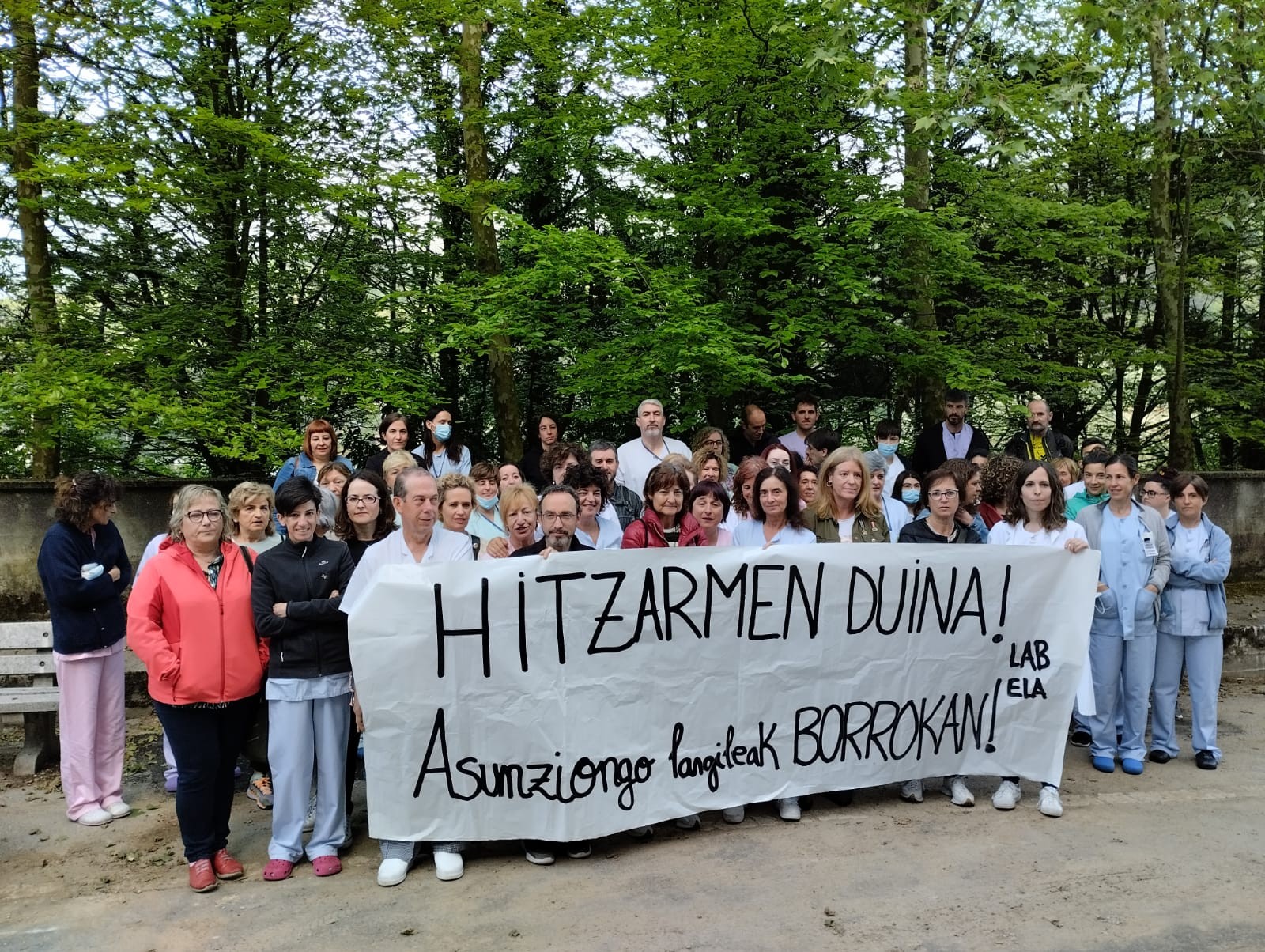 Asuncion klinikako langileek lanuzteak eta greba egunak deitu dituzte