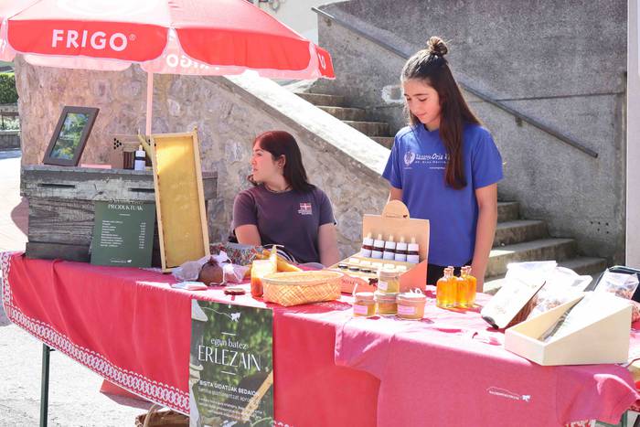 Artisau eta janari postuz be 34 1653821445440