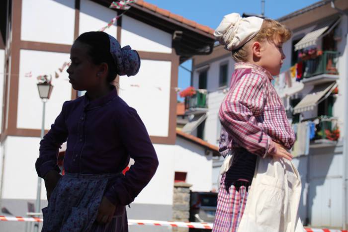 Dantza, bidania 35 1472039994176