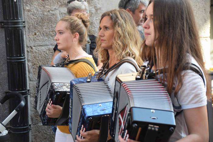 Jendetza mugitzen duen eguna 71 1538314048012