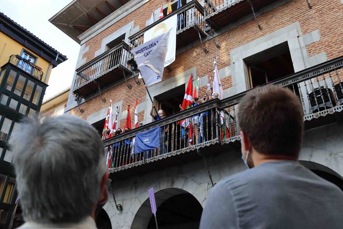 Tolosa urdinez jantzi da 20 1632073497903