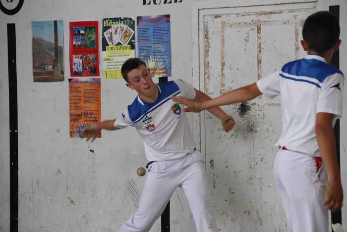 Txikiek pilotari handiak dir 8 1565875073144