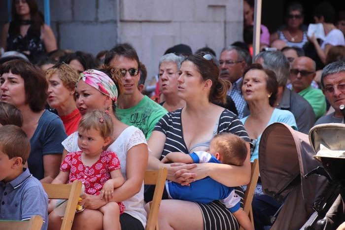 Musikak eta dantzak jantzi d 5 1531658509157