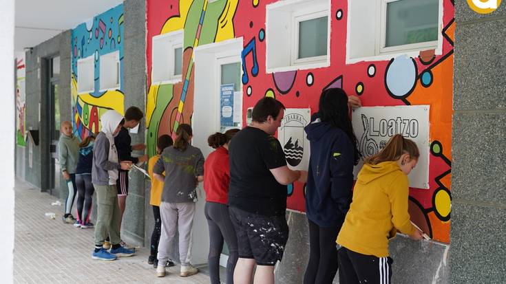 Auzolanean auzoa margotzen