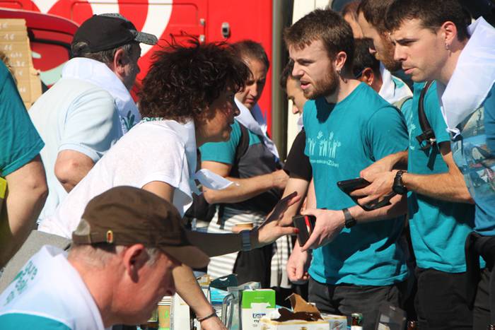 Eskuak batuta, desio bakarre 8 1528640500145