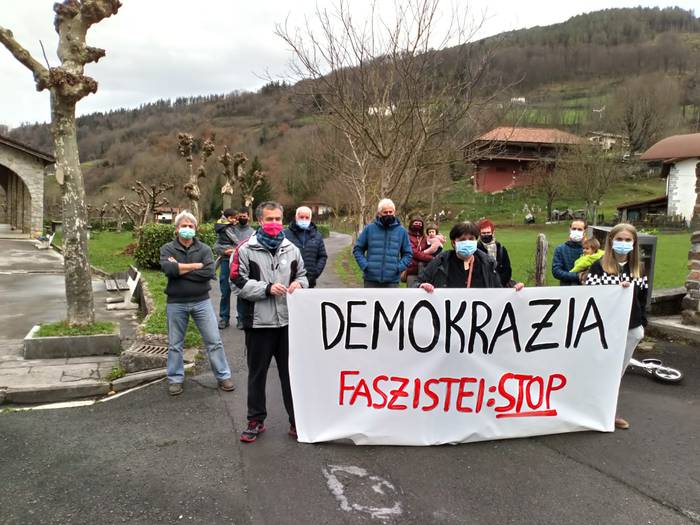 "Demokrazia" eskatuz eskuald 19 1608393022067