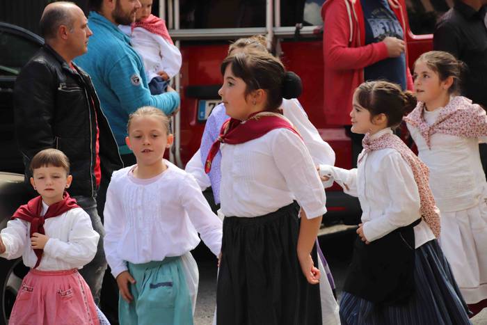 Dantzan ospatu dute Sutarrir 12 1557663338301