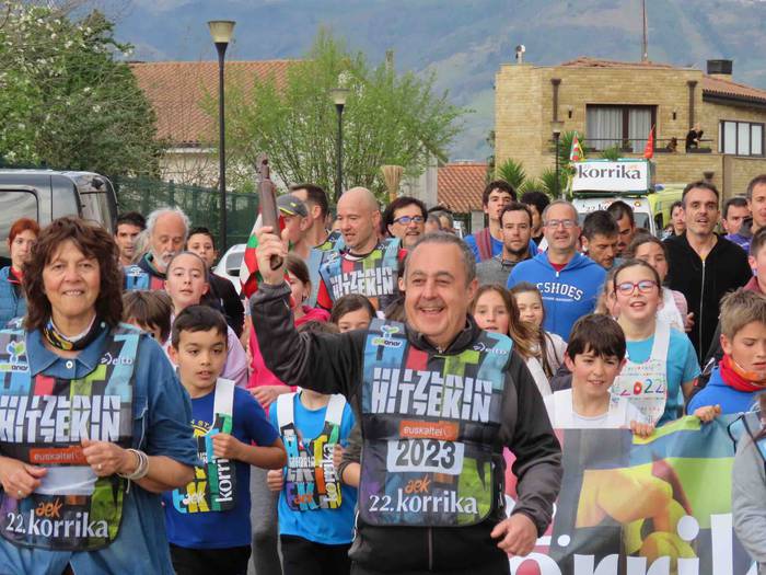 korrika, furgonetatik, Aizto 12 1649421630882