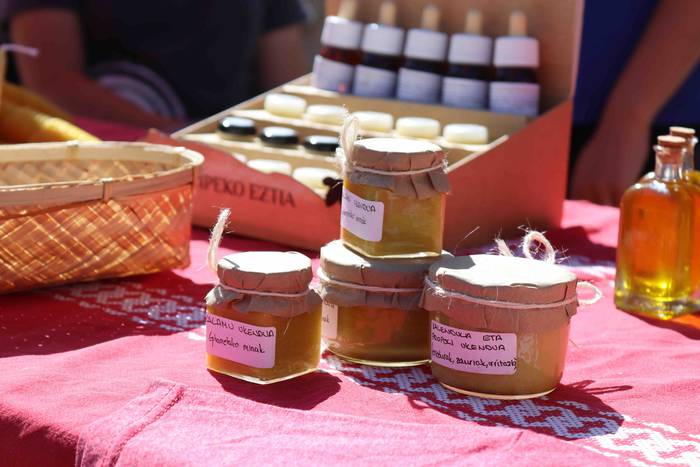 Artisau eta janari postuz be 35 1653821445816