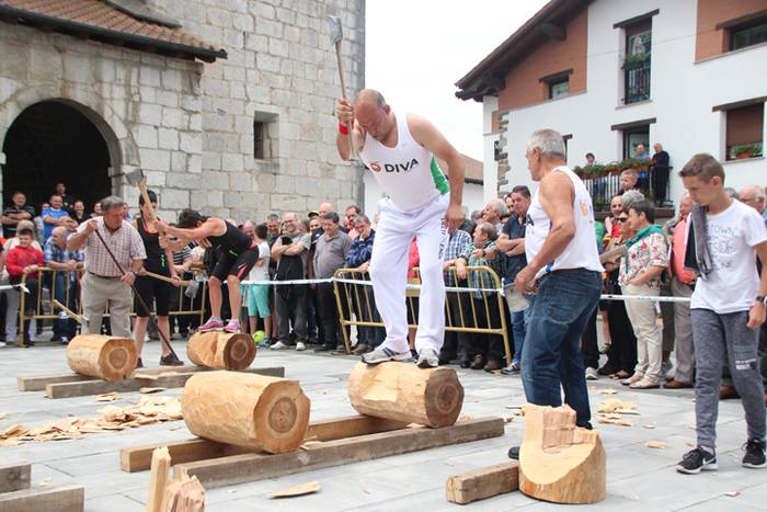 Abaltzisketa San Joan festak aizkora 1 1466947525313