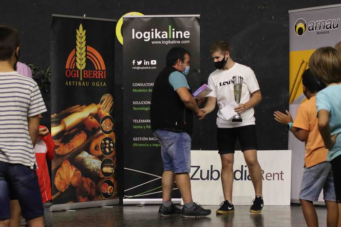 Txapelak jantzi dituzte Amez 17 1632682645757