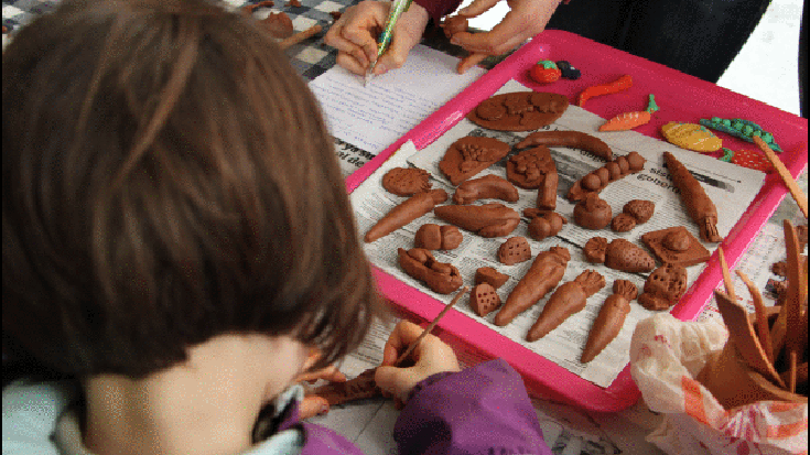 Imanak egin dituzte haurrek Tolosako Azokan