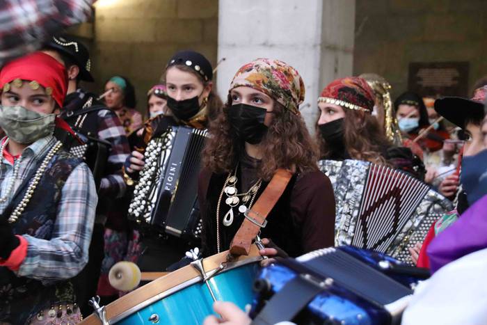 Urtebeteko etenaren ondoren, 2 1645301392894