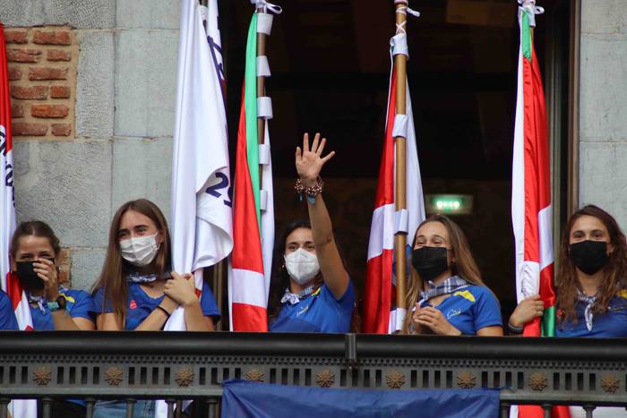 Tolosa urdinez jantzi da 32 1632073503196