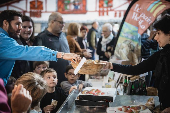 Lurramara bisita egingo dute larunbatean