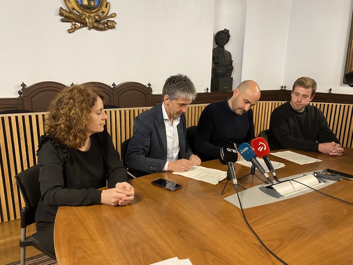 Enirio-Aralar Mankomunitateak eta Gipuzkoako Foru Aldundiak akordio bat sinatu dute «Aralarko jardueren zaintza eta kudeaketa hobetzeko»