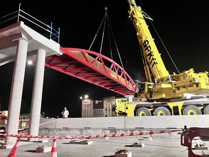 Pasabide berria jarri dute