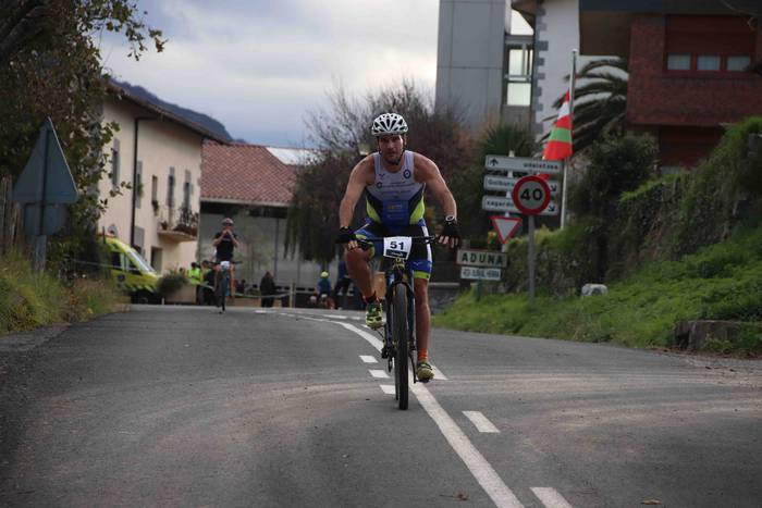 Alexander Ordeñana eta Zuriñ 53 1543079293825