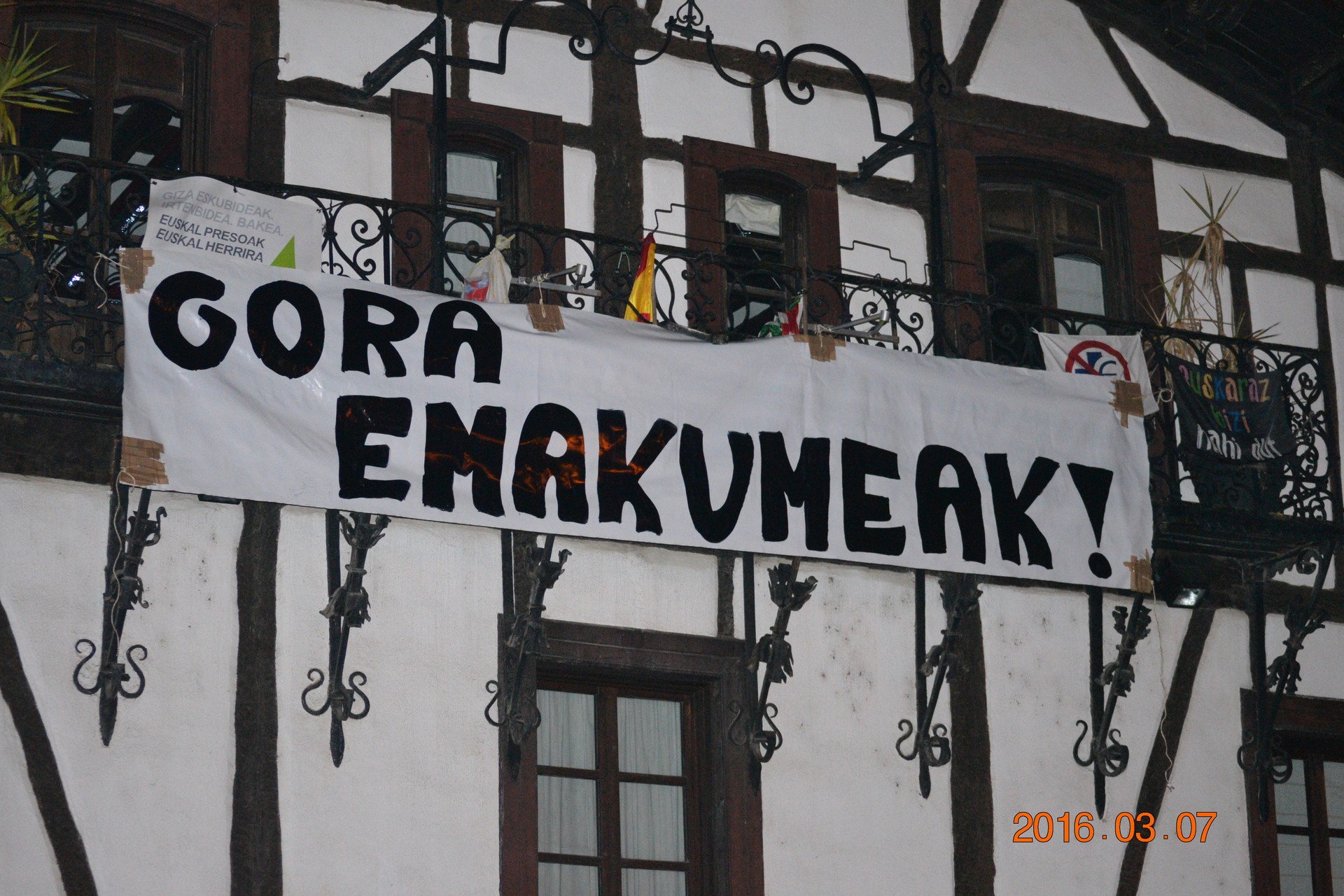 Antzerkia eta afaria Lizartzan, emakumeen egunaren harira
