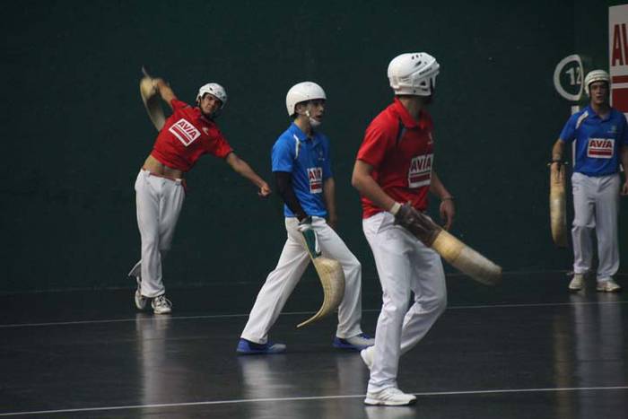 ZESTA PUNTA ELOLAREN OROIMEN 8 1512735328139