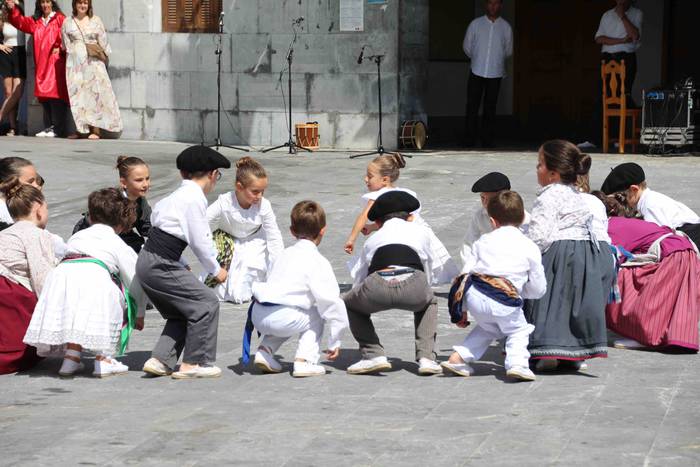 Axeri-dantza Aduna Jaiak 201 6 1534333873814