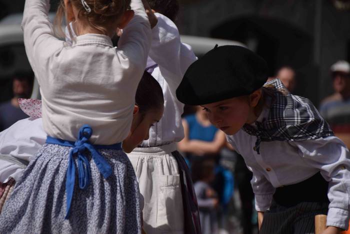 Oinkari dantza taldearen dan 14 1648304059642