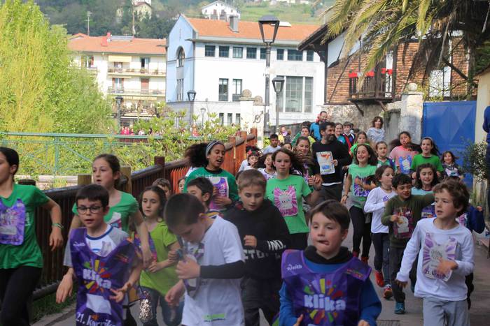 Txikienek eman diote hauspoa 6 1555155520411