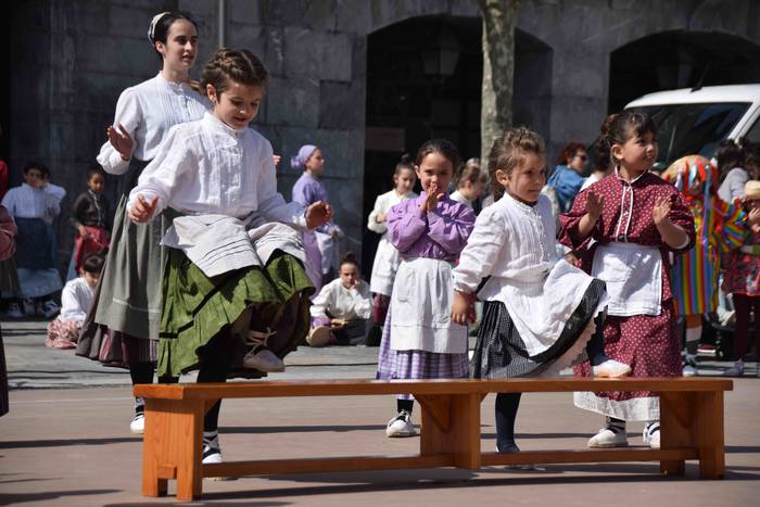 Oinkari dantza taldearen dan 30 1648304066176