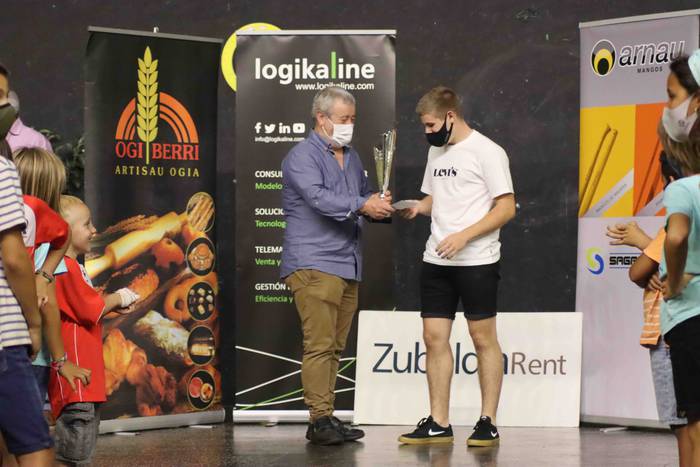 Txapelak jantzi dituzte Amez 16 1632682645224