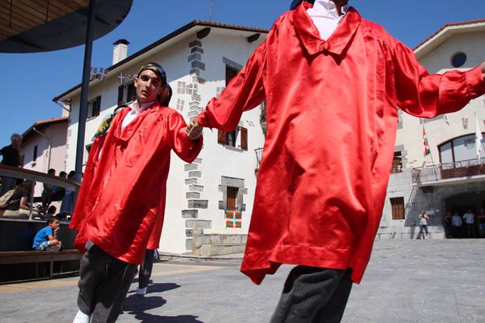 Axeriak dantzan Adunan 82 1471261239833