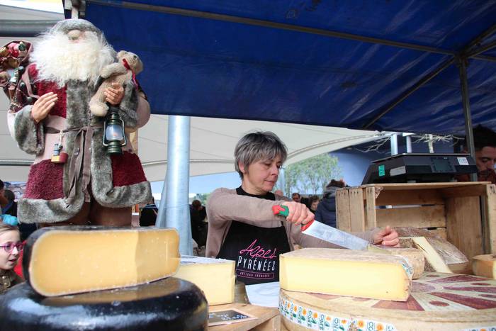 Gabonetako azokak jende asko 12 1576941749548