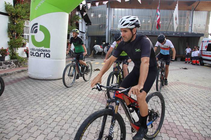 Mendi bizikleta lasterketare 29 1660377601101