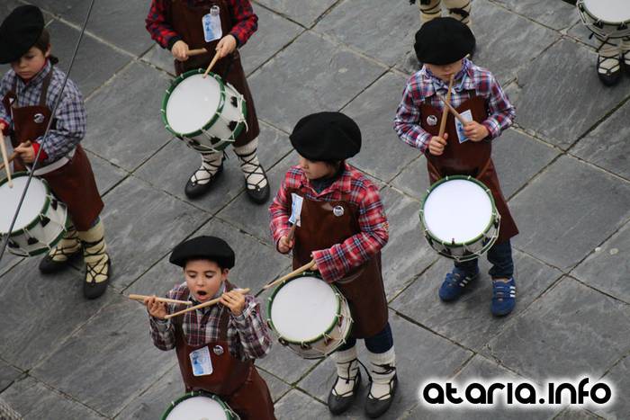 Zaldunita bezperako haur danborrada 90 1454785363134